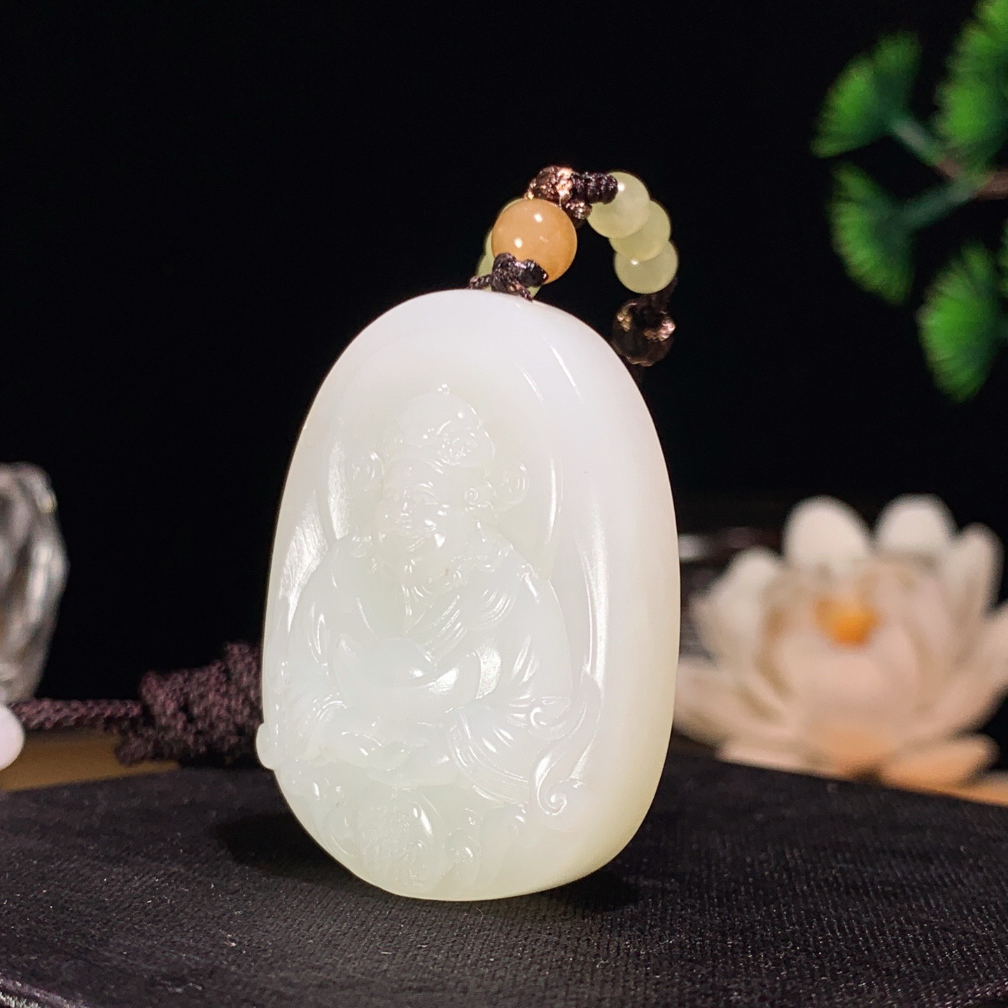 和田玉白玉财神爷牌挂件 尺寸39/30/13重31克 玉质细腻油润 底色纯净 脂粉好，品质好。lt260402