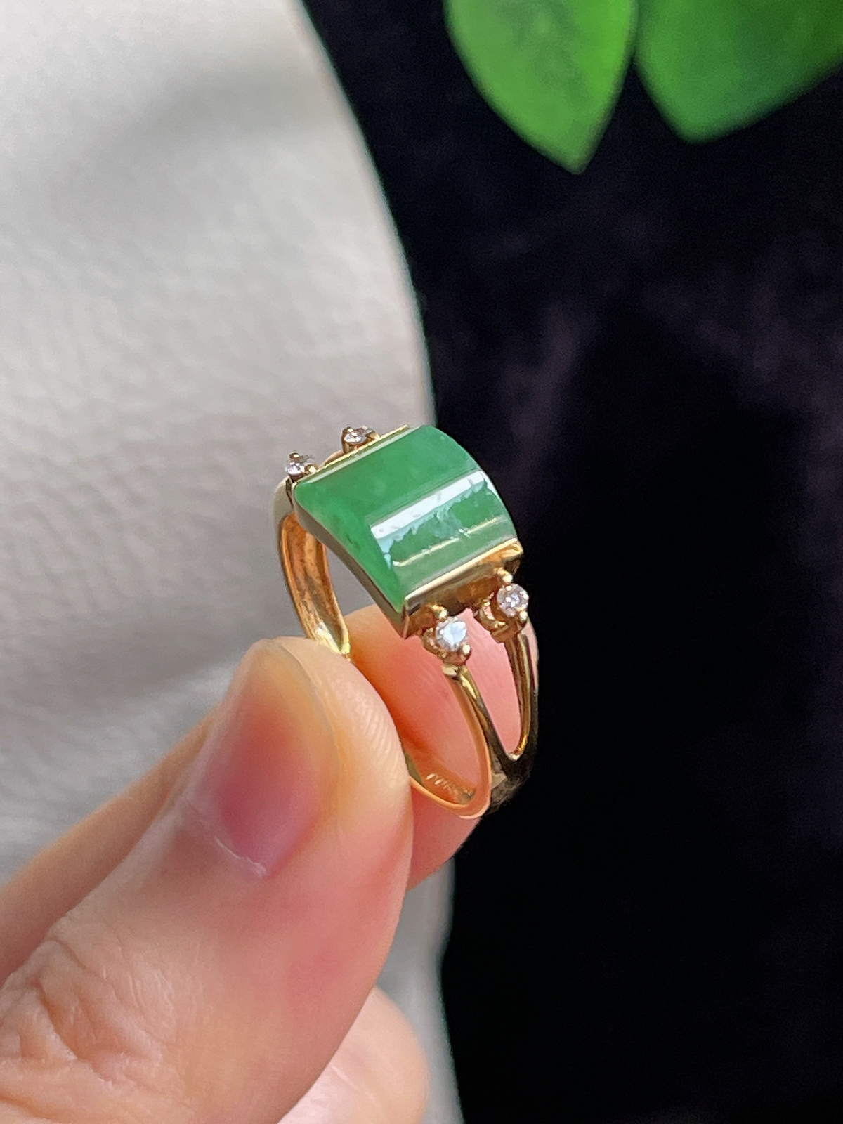 18k金翡翠冰糯种浅绿色戒指