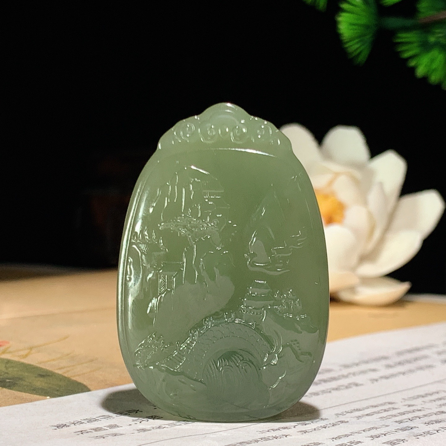 和田玉晴水富贵缠身蛇牌子挂件 尺寸47/31/9重26克 玉质细腻油润 底色纯净 脂粉好，品质好。lt260402