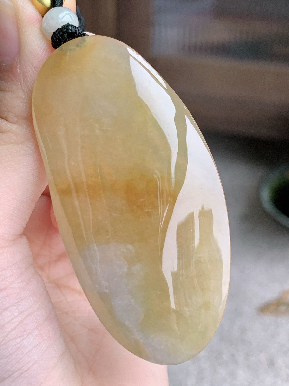 【裸石】冰黄翡站观音牌吊坠
【说明】缅料 性价比高  
【尺寸】64.2-32.7-8.2