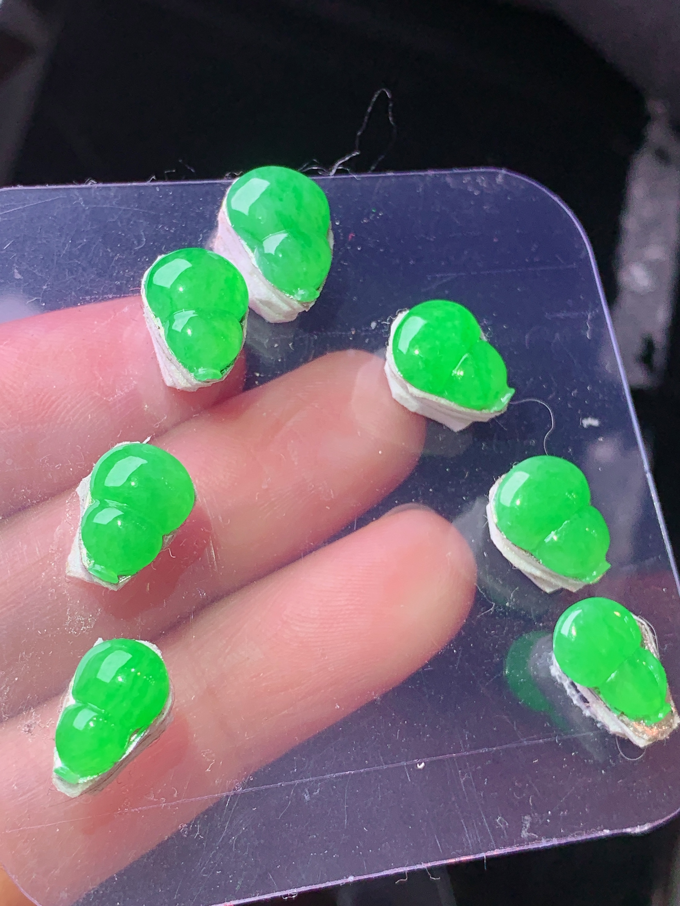 镶嵌款 翠绿葫芦一手 玉质细腻 色泽艳丽清新 水润亮眼 整体尺寸11.5*8.3*2.8j3