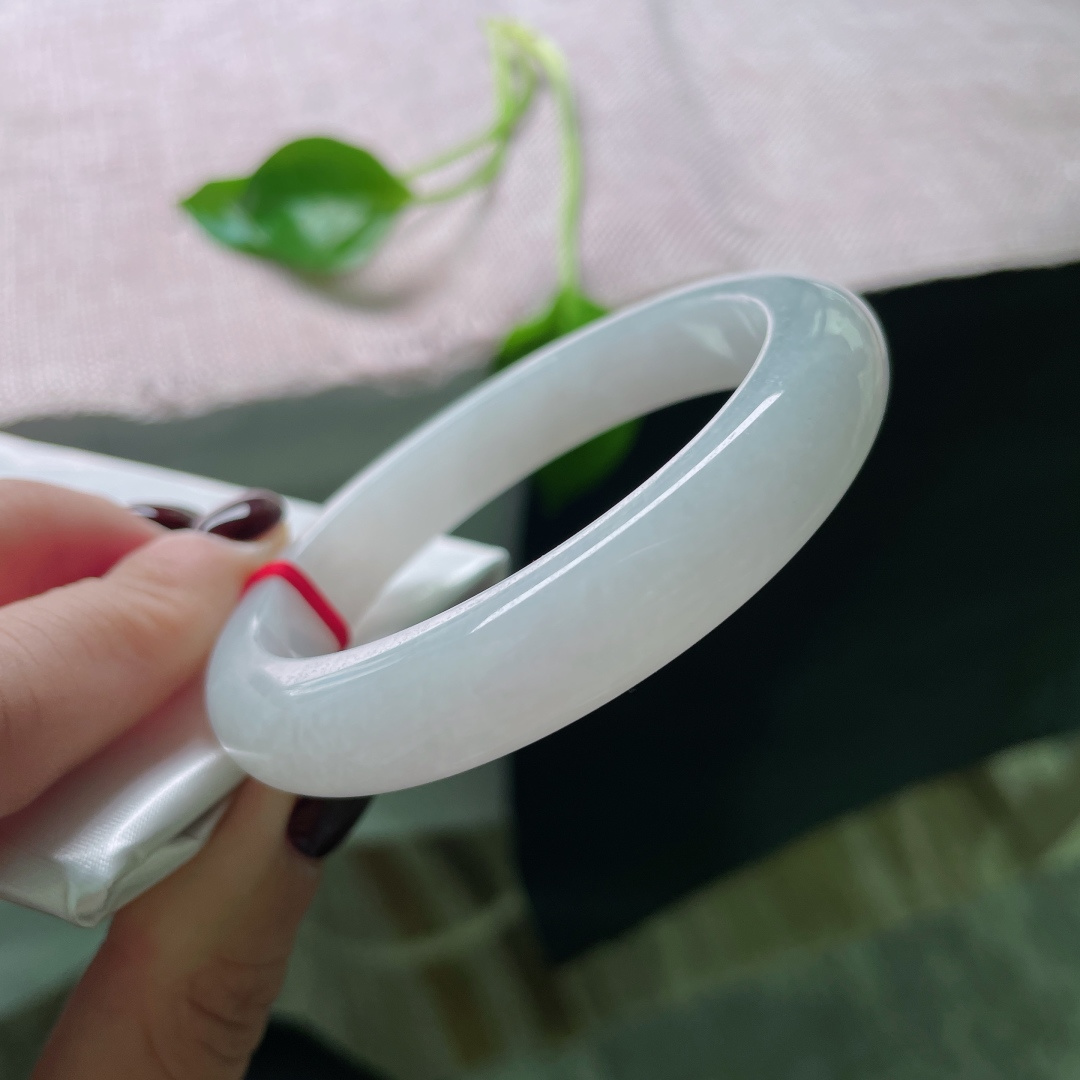 56/11.3/8.3白底正圈，水润细腻，悠悠的云里有淡淡的诗，简约大方，ss46311a