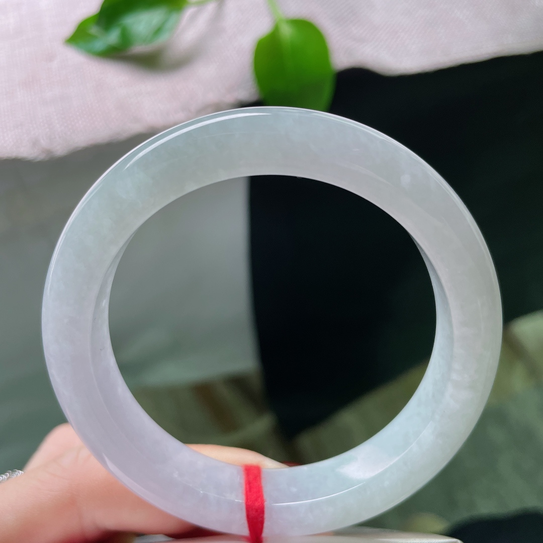 56.7/12.3/9.1，淡春彩正圈，当淡绿的新芽遇见淡紫的薄雾，便在腕间开出了一个最温柔的梦。，