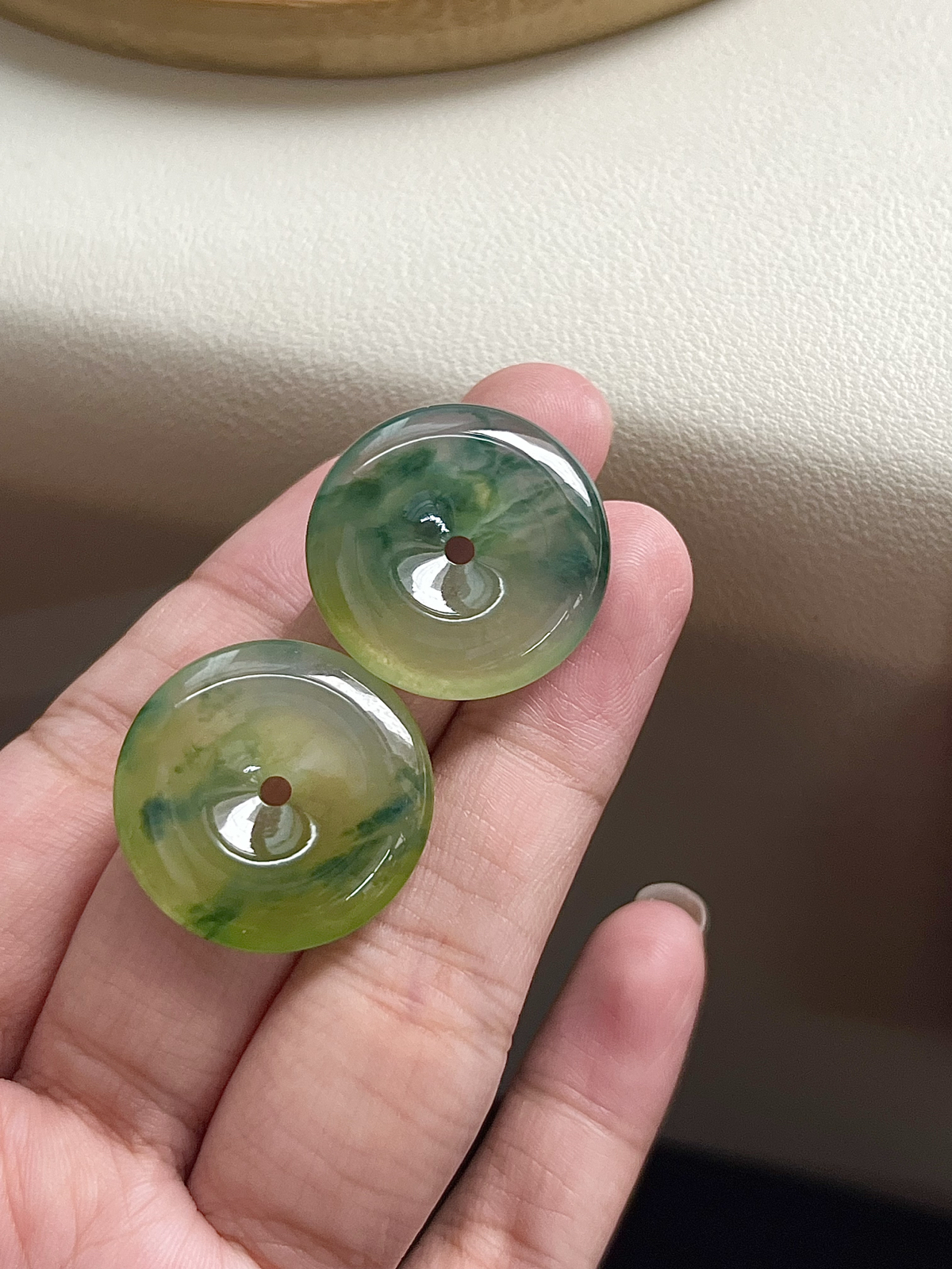 【平安扣一对】飘花灵动，种老细腻形体佳尺寸：23.8*4.6，23.8*4.5,