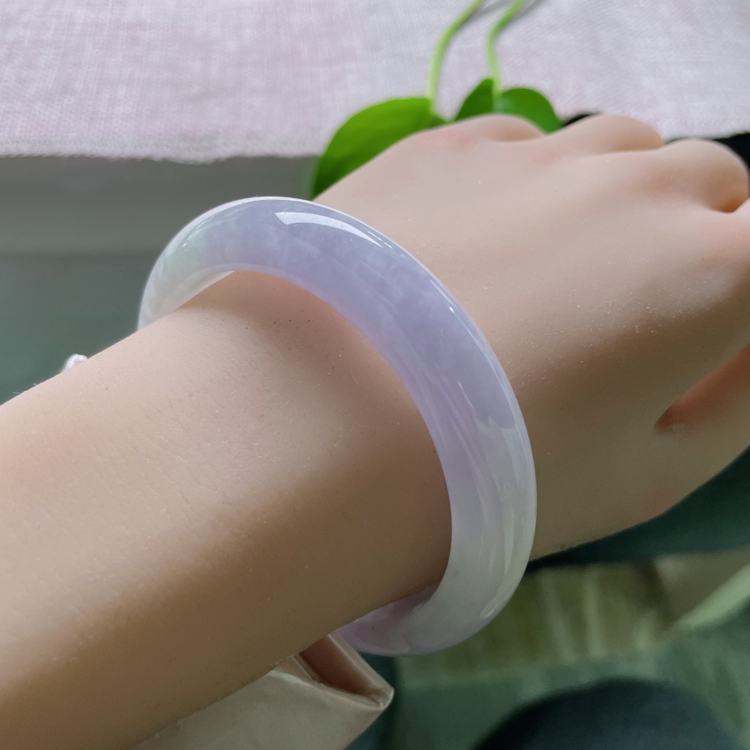 56.3/12.2/7.8，紫罗兰正圈，一抹紫韵映素心，光影流转间紫调微微灵动。，ss46421a