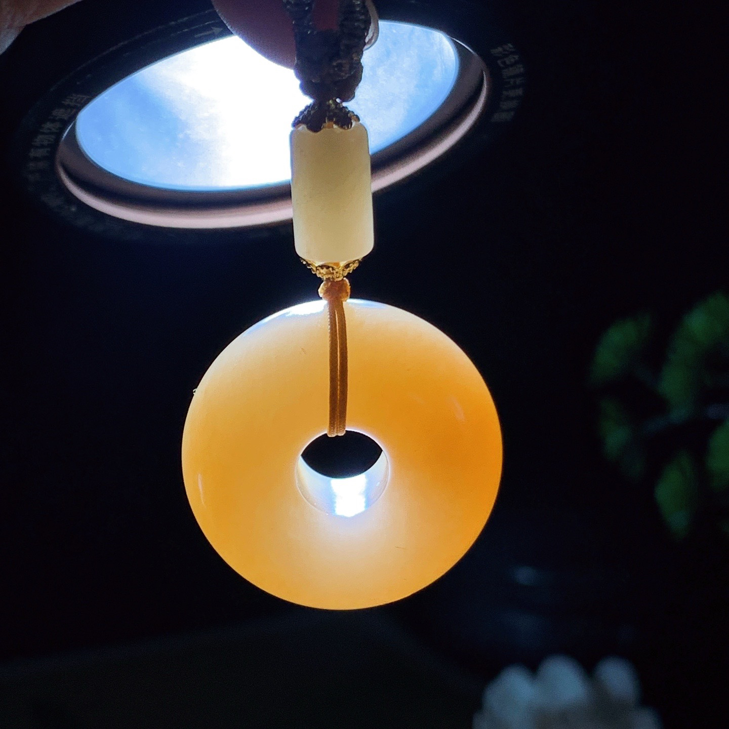 新疆和田玉白玉且末糖平安环怀古挂件 尺寸28/14重21.5克 玉质细腻油润 底色纯净 脂粉好，品质好。lt260402