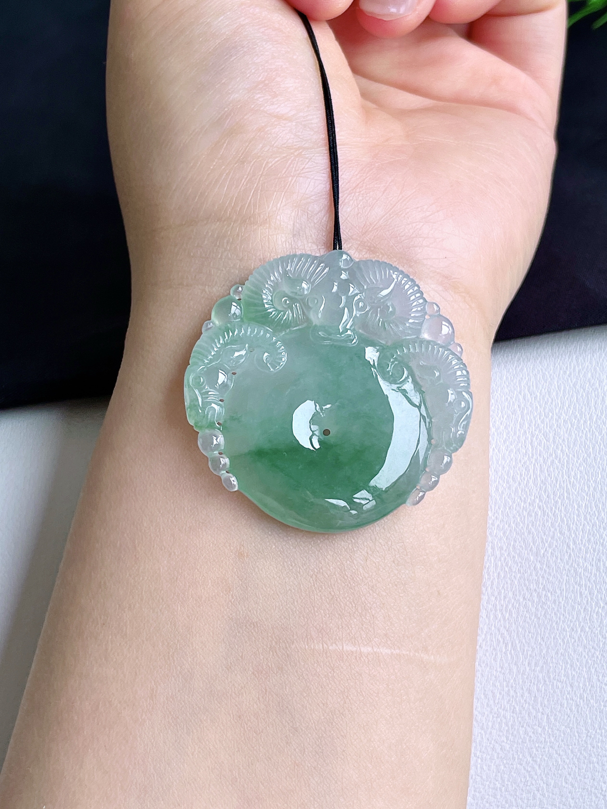 【裸石】冰飘花三羊开泰平安扣吊坠
【说明】缅料 性价比高  
【尺寸】42.6-42.8-5.6