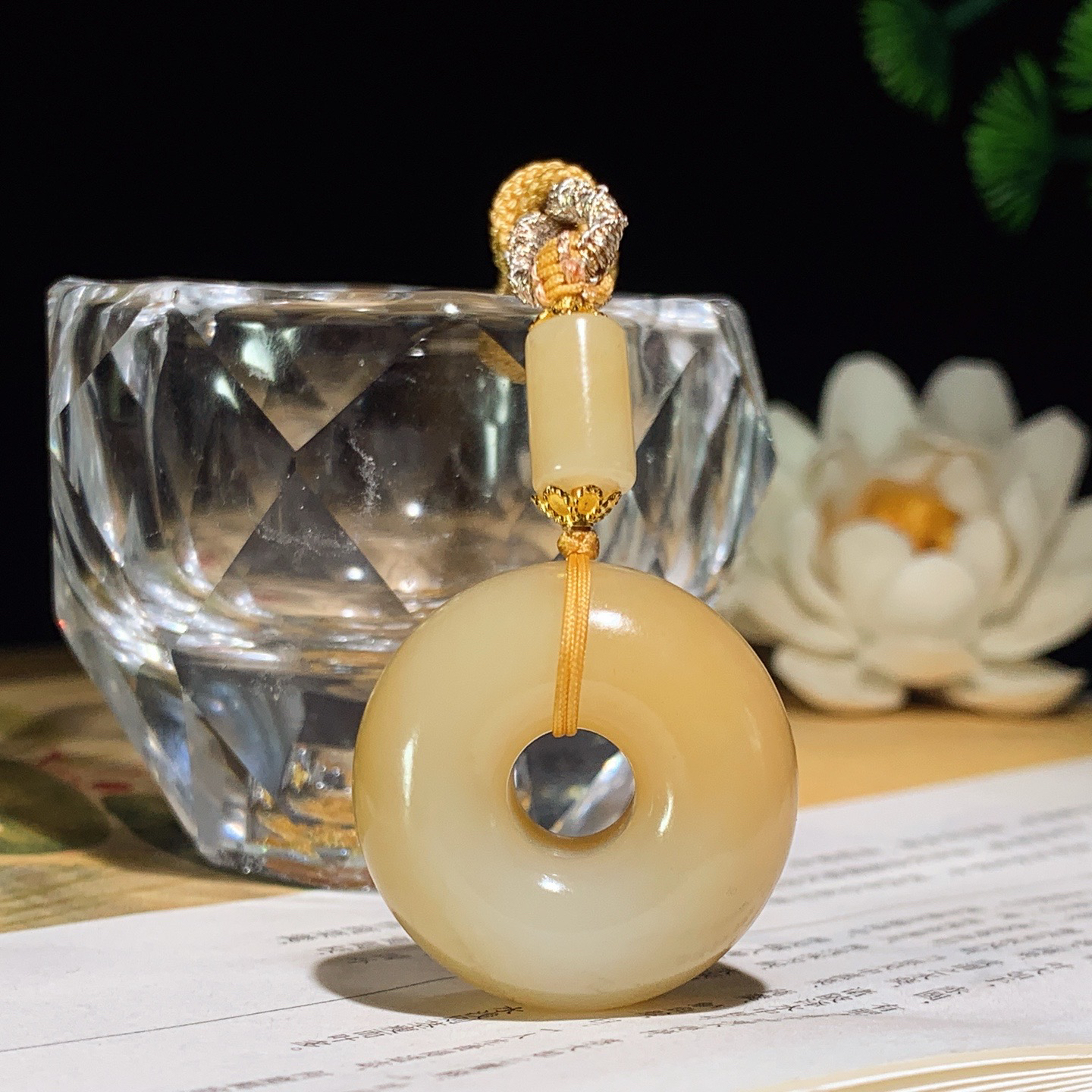 新疆和田玉白玉且末糖平安环怀古挂件 尺寸28/14重21.5克 玉质细腻油润 底色纯净 脂粉好，品质好。lt260402