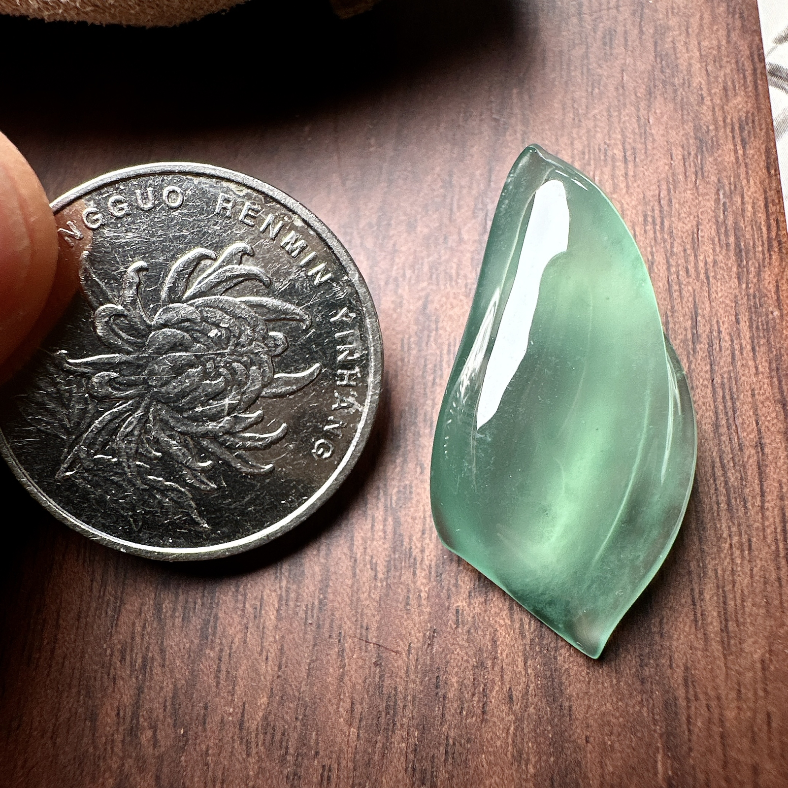 【冰种晴绿随形裸石】质地细腻，冰润十足，种老冰透，收藏品质