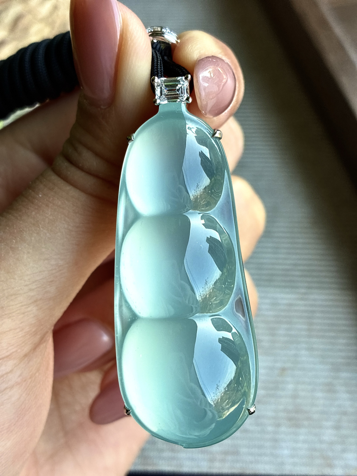 【镶嵌】🫧高冰玻璃种豆子福豆吊坠  
【说明】缅料 18k金镶嵌 性价比高  
【整体】55.2-2