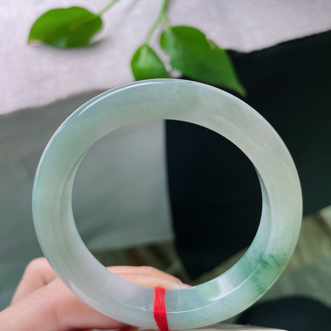 53.5/11.7/8.9，飘花正圈，水润细腻，种老，一抹飘花，清逸入玉，静雅自成风骨。，ss49753a