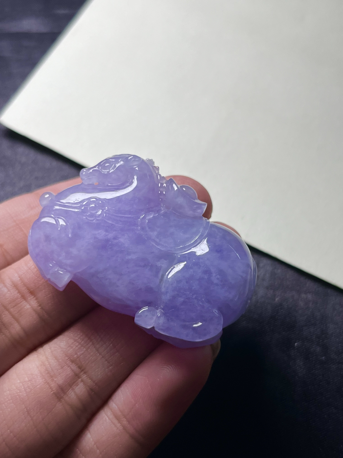 【紫罗兰生肖马】紫色浓郁，见光靓美入心坎尺寸：30.4*42.9*10.1