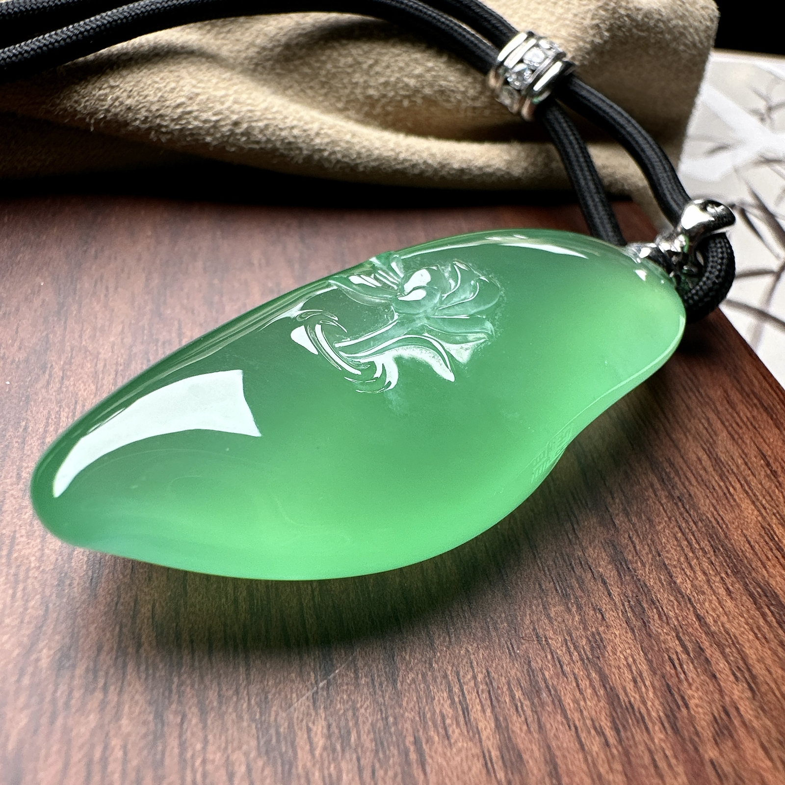 【冰种绿大福瓜吊坠】大师工，种水上乘，晶莹剔透，纯净通透，收藏品质，18k金钻镶嵌，裸石尺寸50.8*21.7*10.5毫米