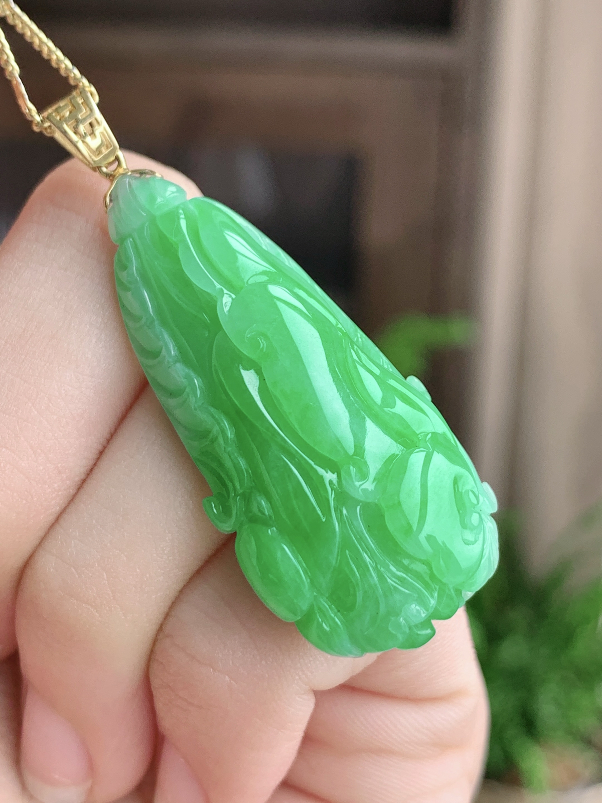 【镶嵌】冰阳绿白菜百财吊坠  
【说明】缅料 18k金镶嵌 性价比高  
【整体】48.4
【裸石