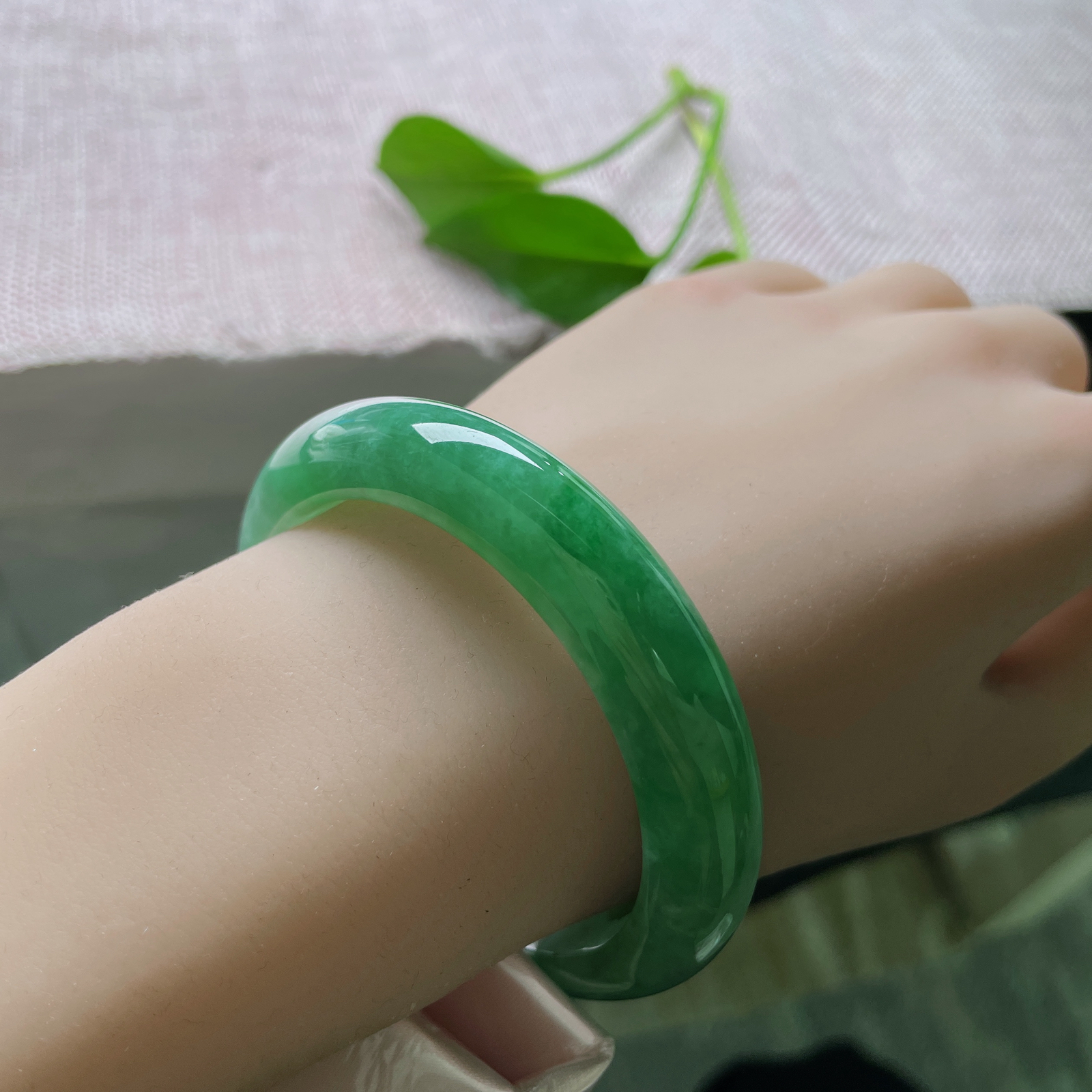 54.1/12.5/8.7，满绿正圈，水润，颜色靓丽，青春，娉婷袅娜..