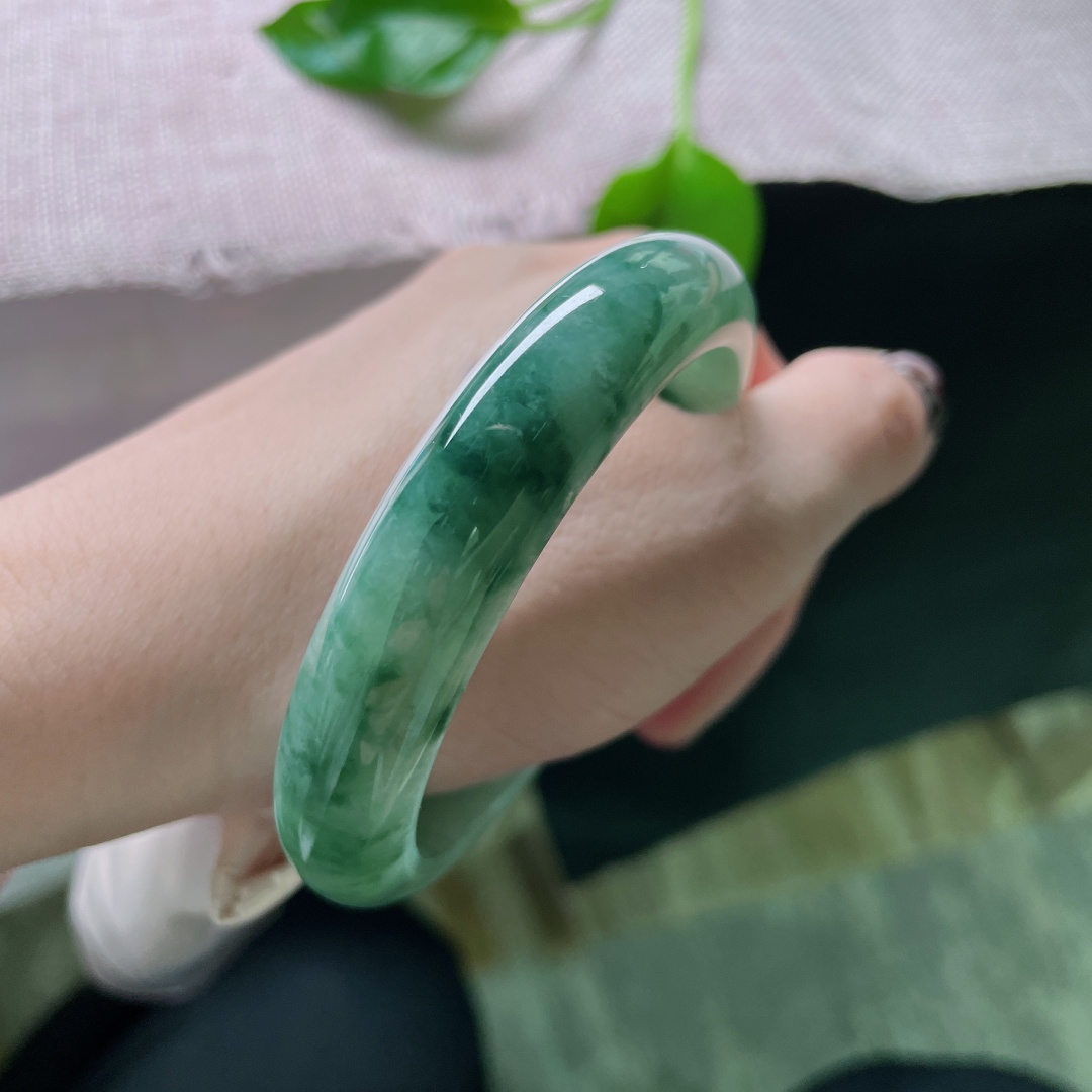 57.2/12.7/7.9，飘花正圈，水润，把江南的烟雨和远山都戴在了手上。，ss49022a