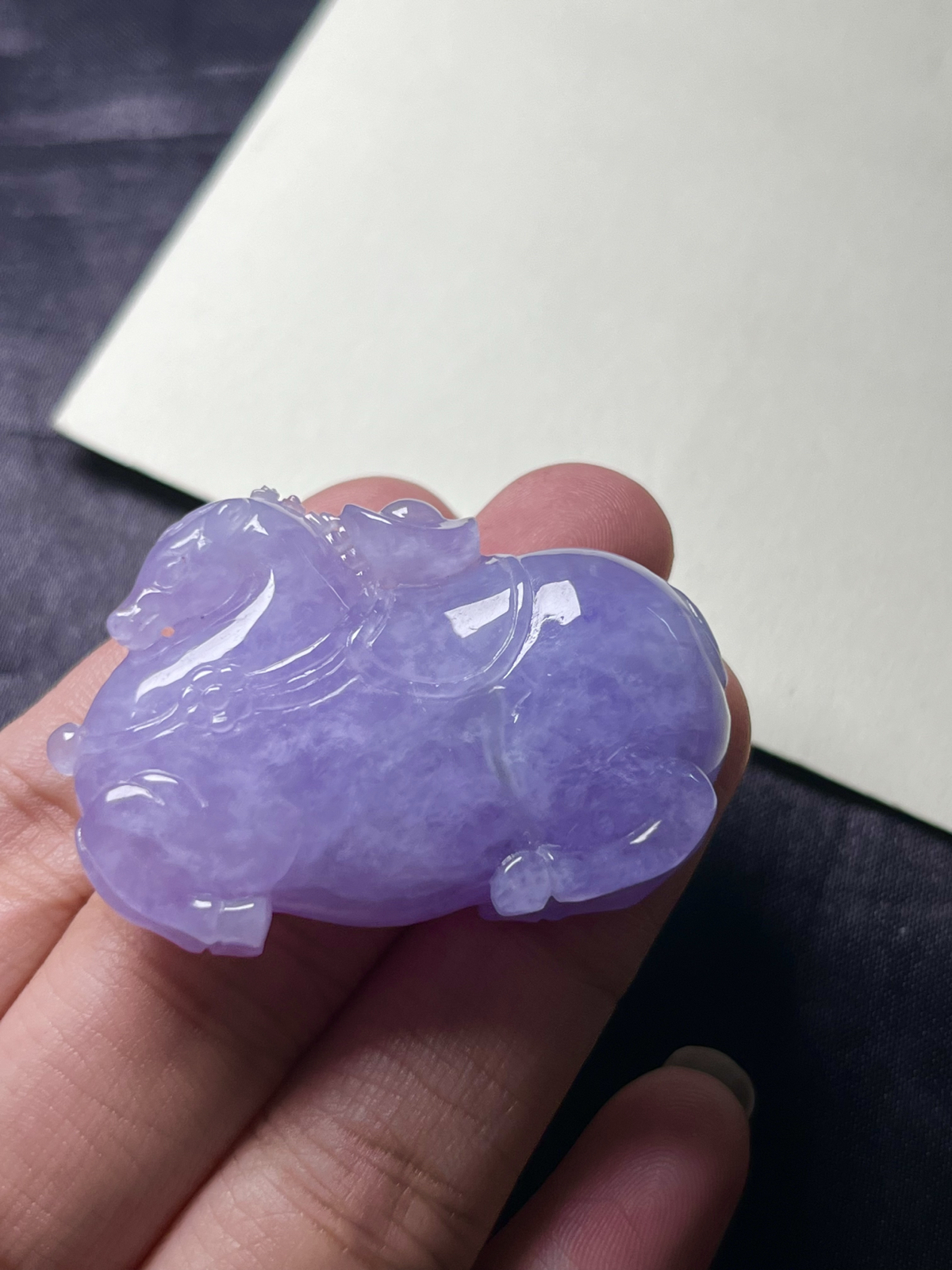 【紫罗兰生肖马】紫色浓郁，见光靓美入心坎尺寸：30.4*42.9*10.1