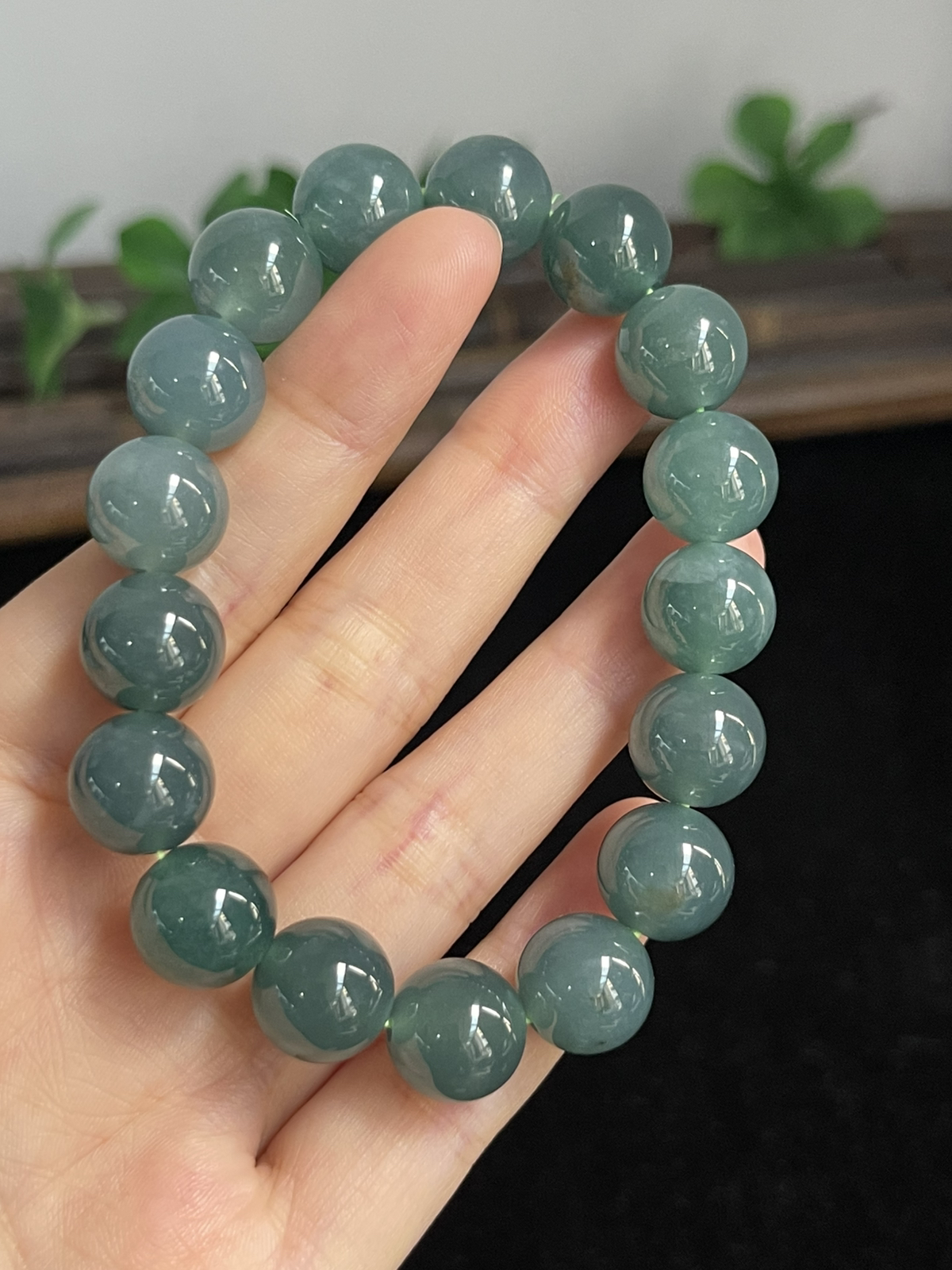 11.8MM，冰种透润深蓝色翡翠手链