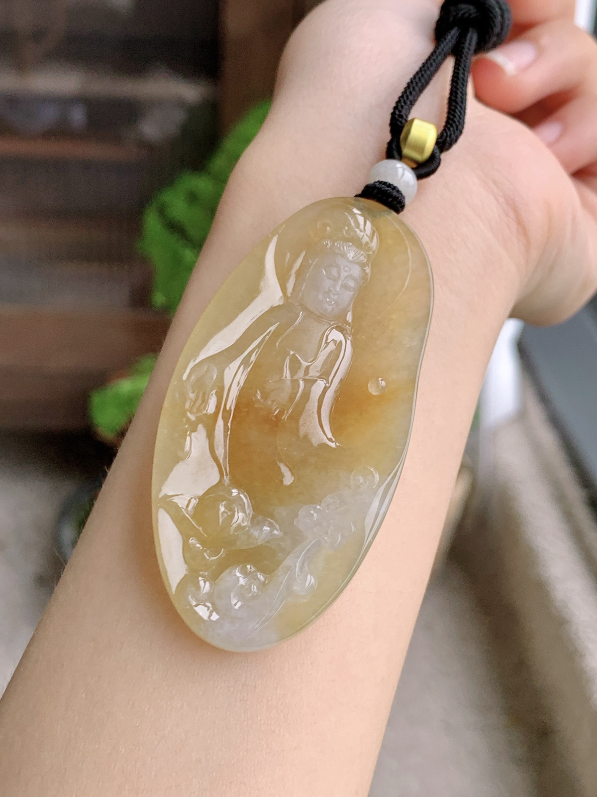 【裸石】冰黄翡站观音牌吊坠
【说明】缅料 性价比高  
【尺寸】64.2-32.7-8.2