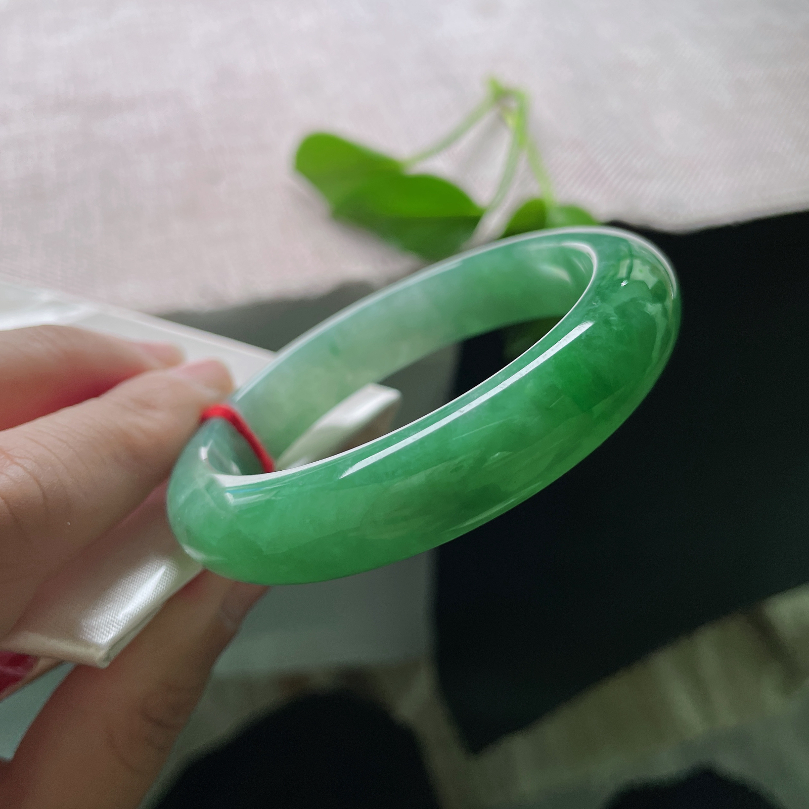 54.1/12.5/8.7，满绿正圈，水润，颜色靓丽，青春，娉婷袅娜..