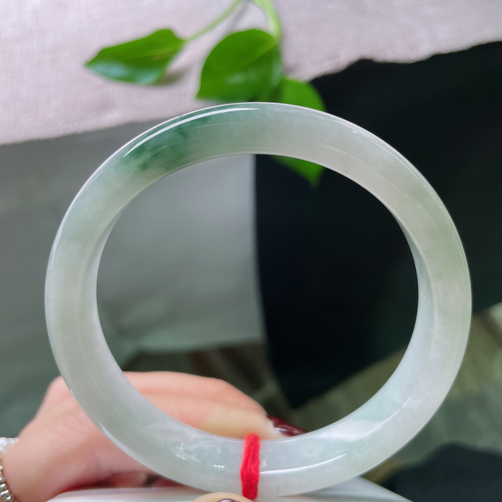 60/11.6/7.4，飘花正圈，大圈口，简约不简单，种老水足，佩戴轻盈。