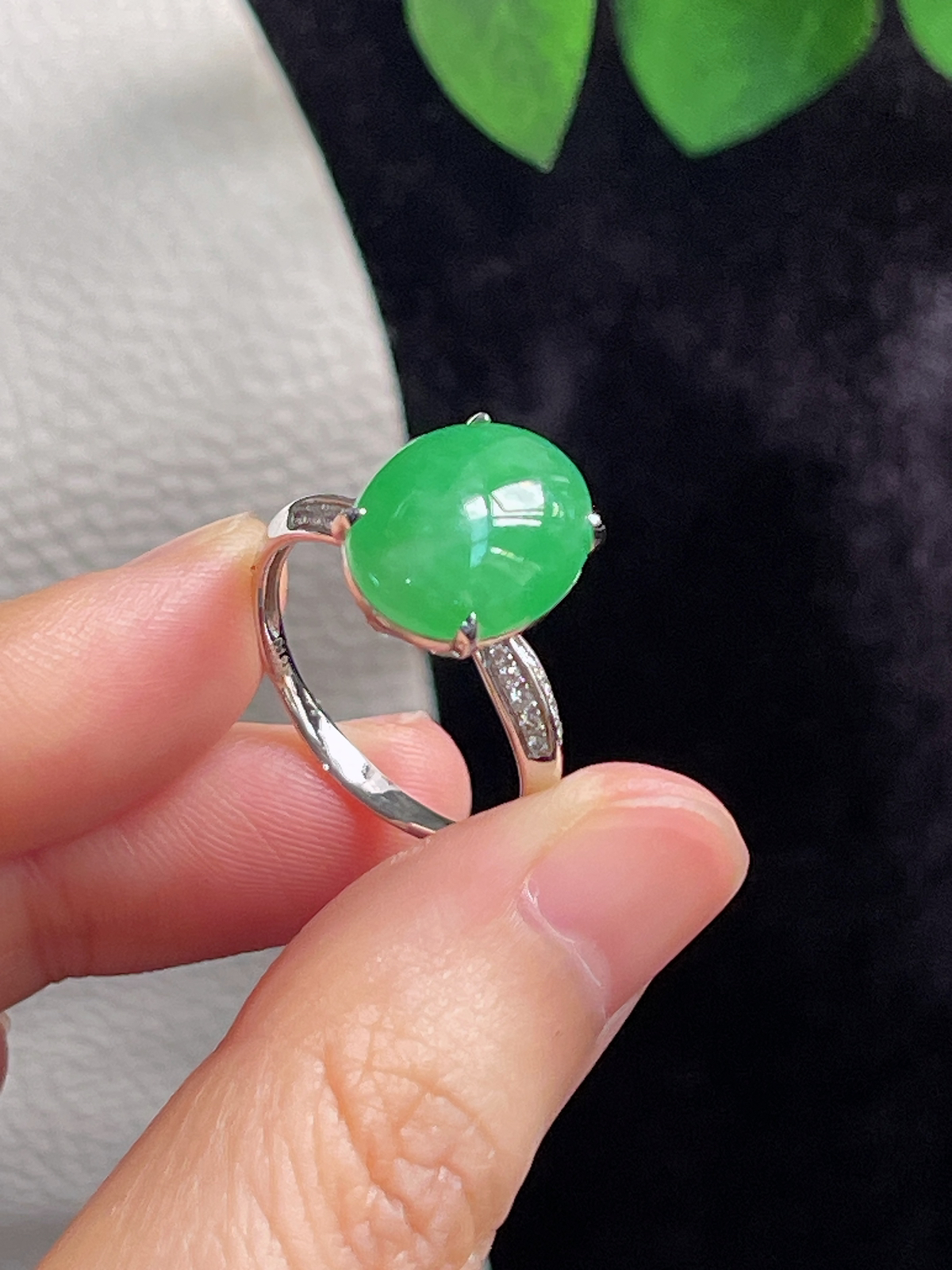 18k金翡翠冰糯种满绿色戒面戒指