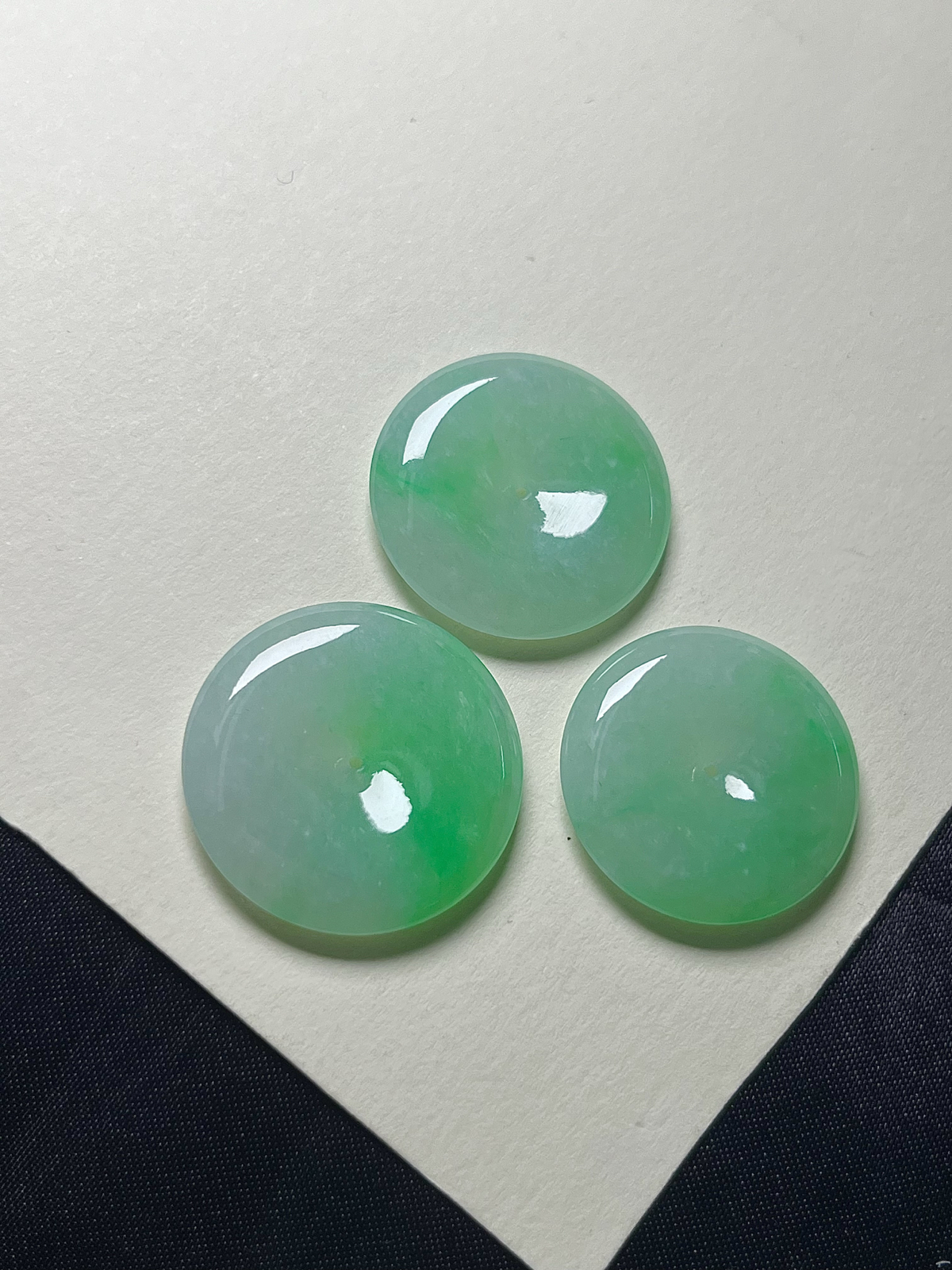 【平安扣一手】种老细腻，色阳浓郁起胶尺寸：24.6*4.1，23.5*3.9，22.6*4,