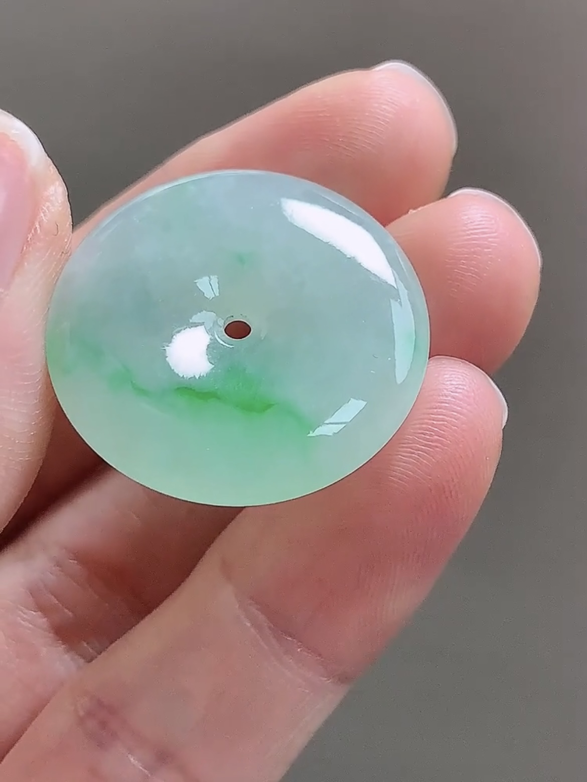 冰飘阳绿平安扣，23.5×4.5，无纹裂