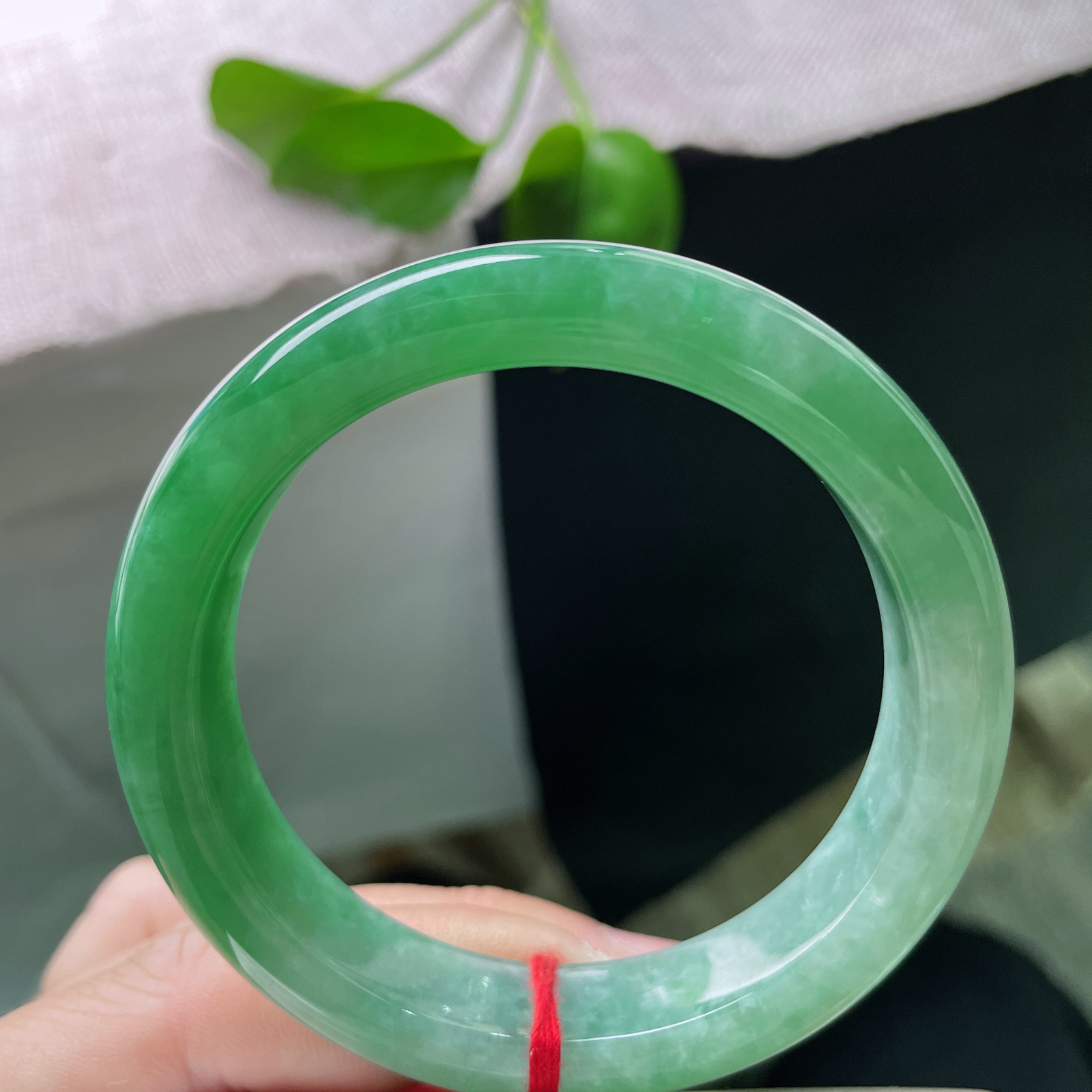 54.1/12.5/8.7，满绿正圈，水润，颜色靓丽，青春，娉婷袅娜..