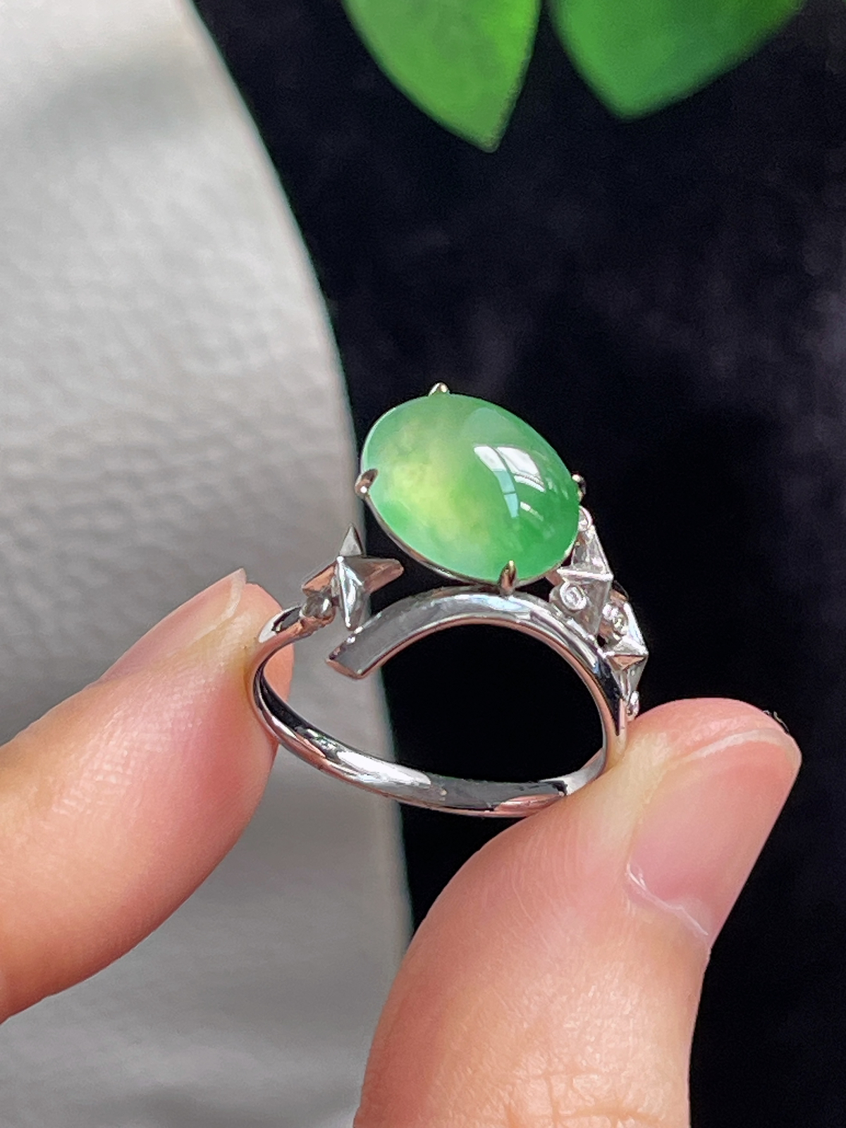 18k金翡翠冰糯种绿色戒指