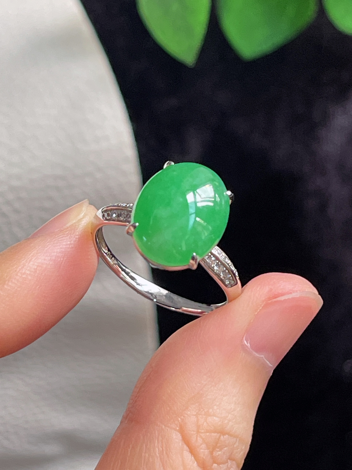 18k金翡翠冰糯种满绿色戒面戒指