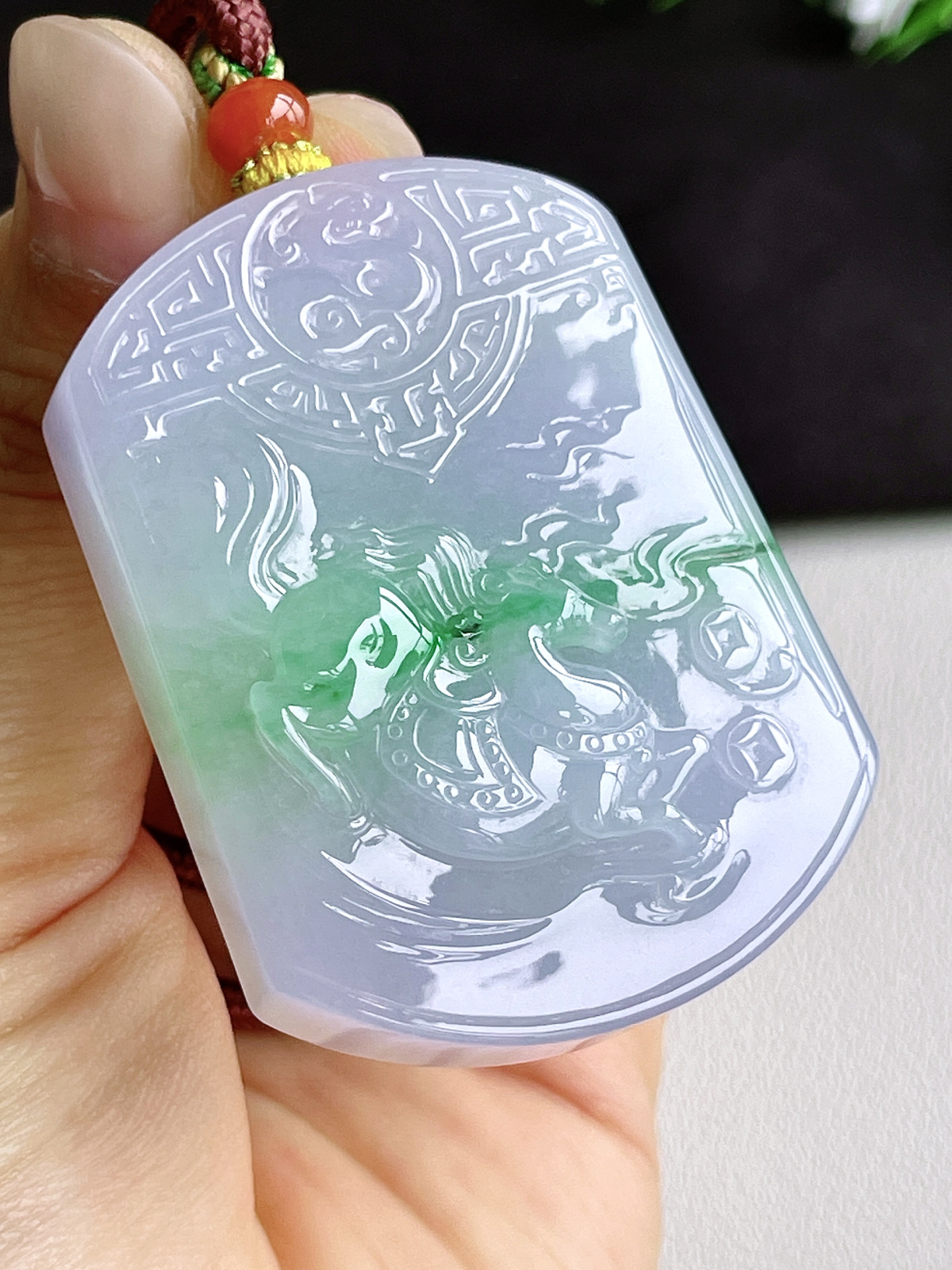 【裸石】冰春彩生肖马牌飘绿花仿古牌吊坠
【说明】缅料 性价比高 飘花
【尺寸】53.3-40-11.5