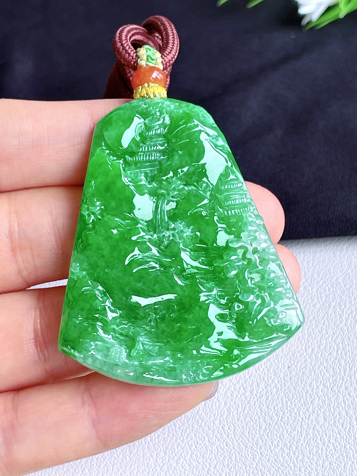 【裸石】冰阳绿山水牌大山水牌吊坠
【说明】缅料性价比高  
【尺寸】53.7-45-5