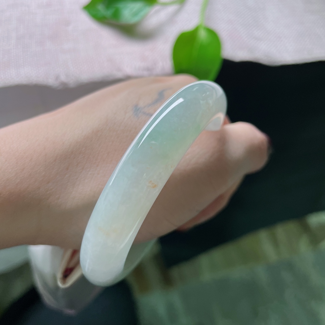 54.2/12.2/8.2，淡绿底正圈，种老，冰润底子如凝月华，洒金，ss50046a