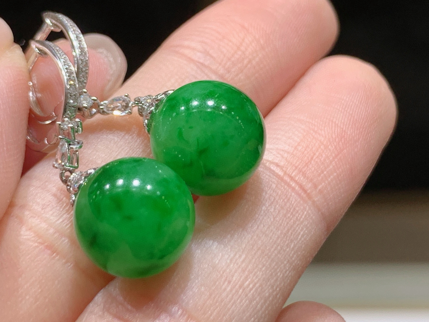 ️ 辣绿转运珠耳坠
种老水足 佩戴优雅气质 性价比高
18k金镶嵌