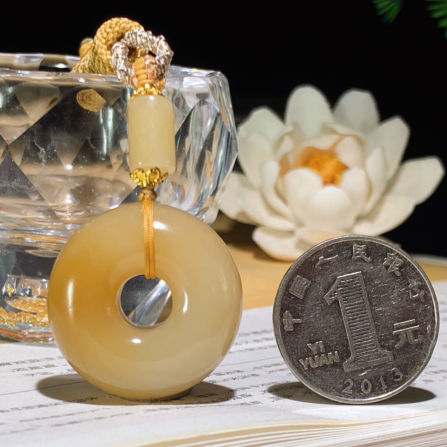 新疆和田玉白玉且末糖平安环怀古挂件 尺寸28/14重21.5克 玉质细腻油润 底色纯净 脂粉好，品质好。lt260402