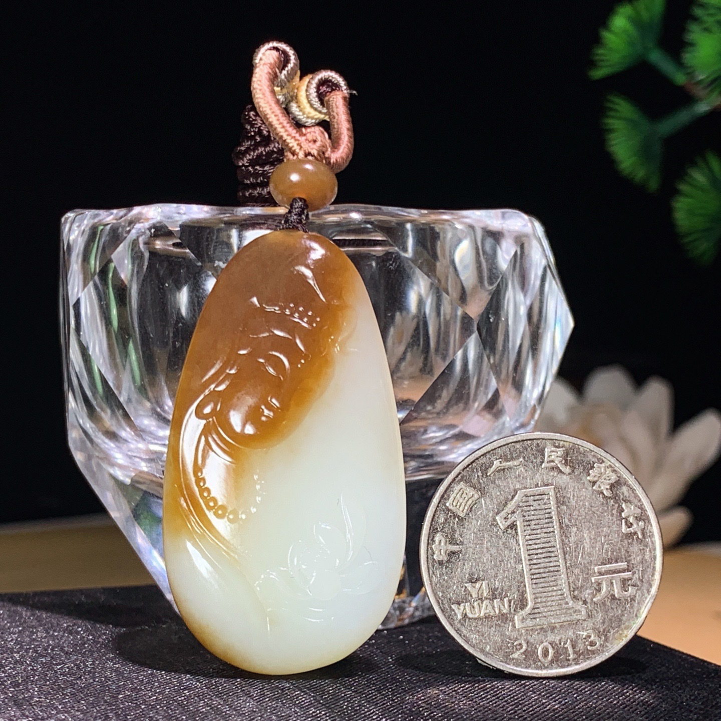 新疆和田玉白玉且末糖观音头挂件 尺寸45/25/8重20克 玉质细腻油润 底色纯净 脂粉好，品质好。lt260402