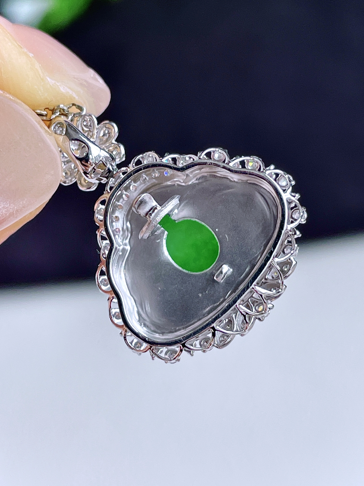 【镶嵌】冰阳绿佛公吊坠  
【说明】18k金镶嵌 性价比高  
【整体】23.3-19-8.4
【裸石】11.5-15.6-3