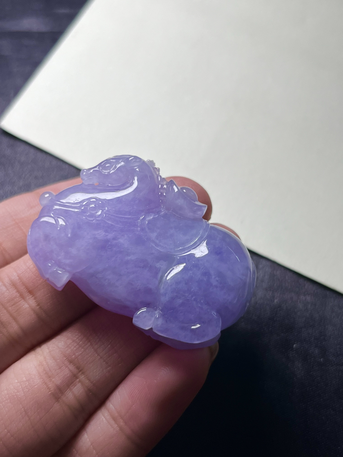 【紫罗兰生肖马】紫色浓郁，见光靓美入心坎尺寸：30.4*42.9*10.1