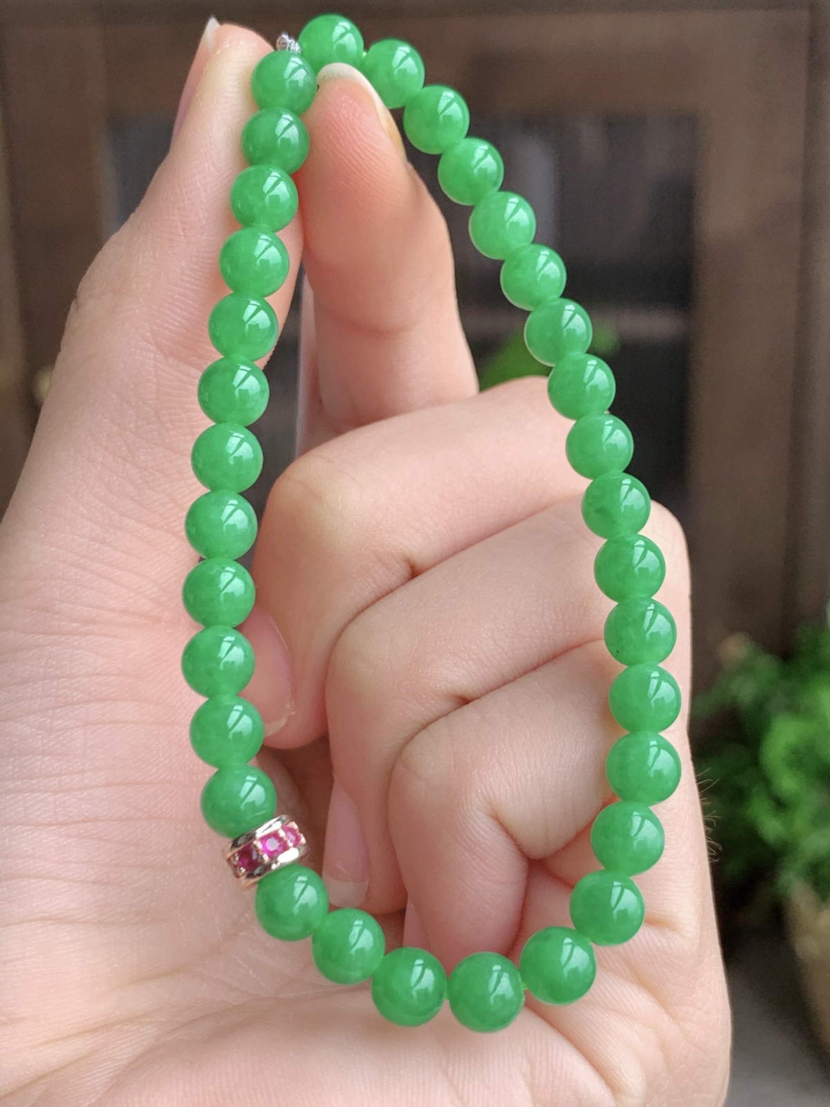 【珠子】冰阳绿手串满绿圆珠子手串
【说明】缅料 性价比高  
【尺寸】5.6mm