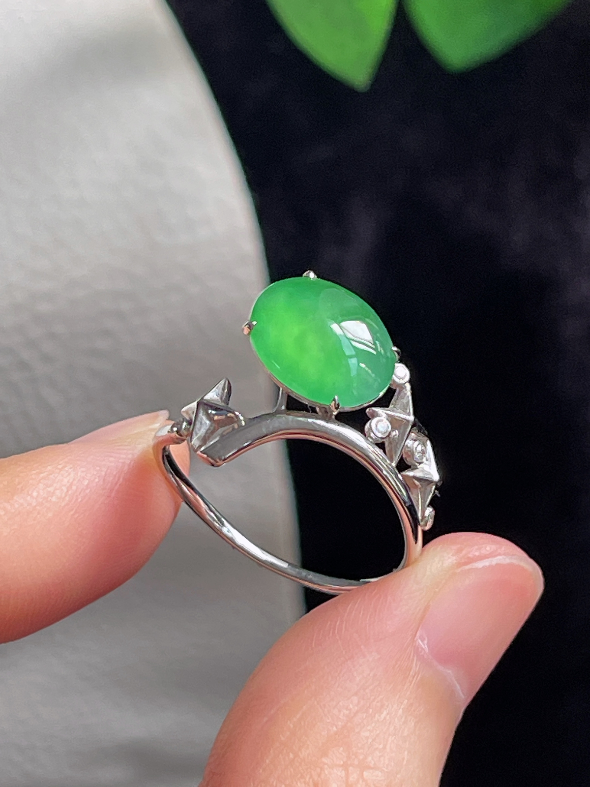 18k金翡翠冰糯种绿色戒指