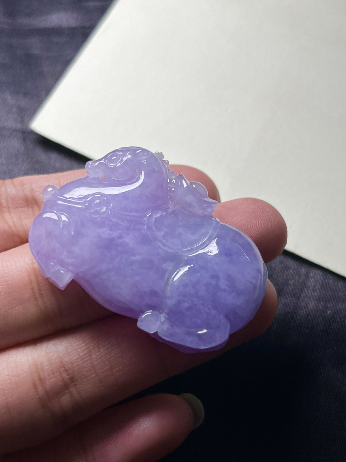 【紫罗兰生肖马】紫色浓郁，见光靓美入心坎尺寸：30.4*42.9*10.1