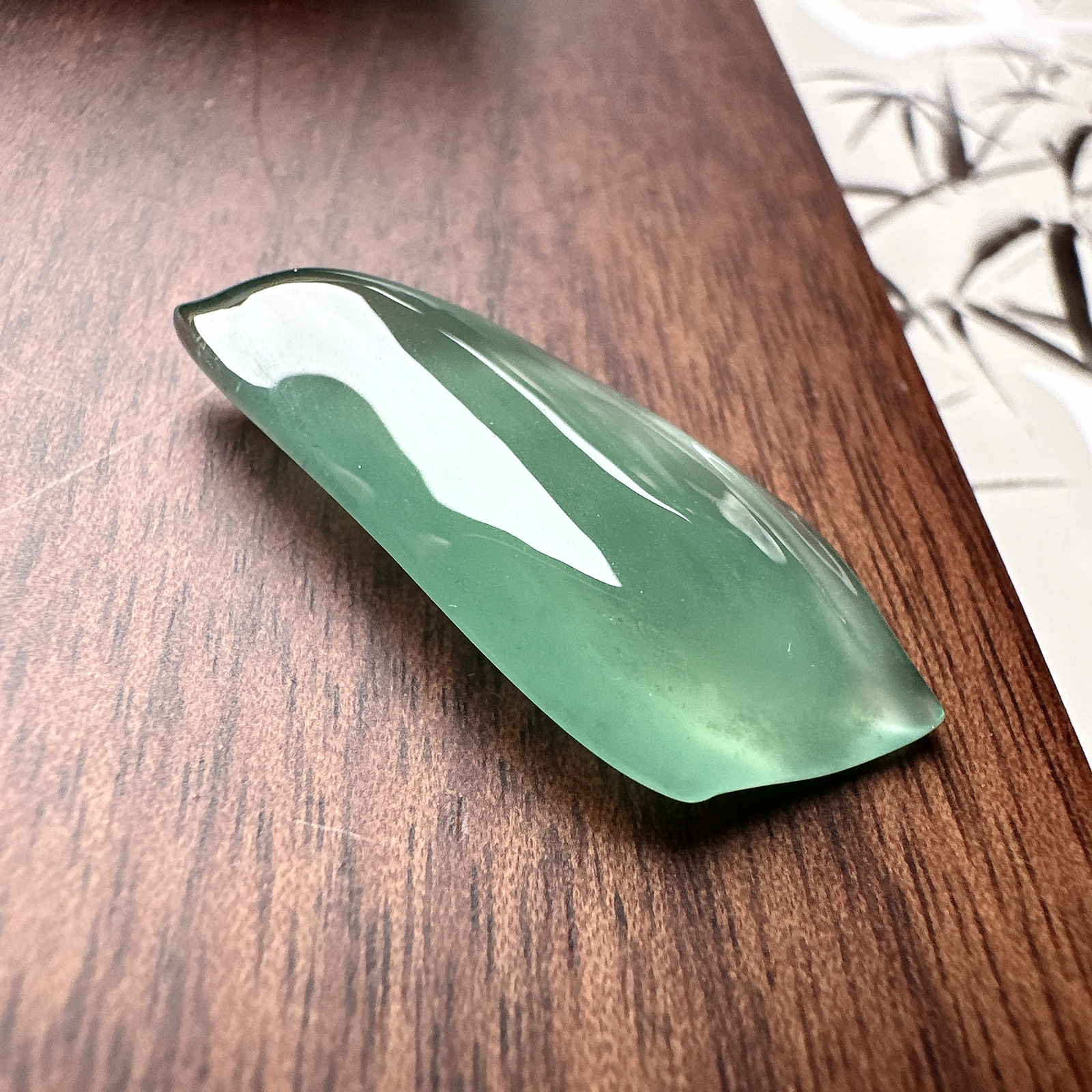 【冰种晴绿随形裸石】质地细腻，冰润十足，种老冰透，收藏品质