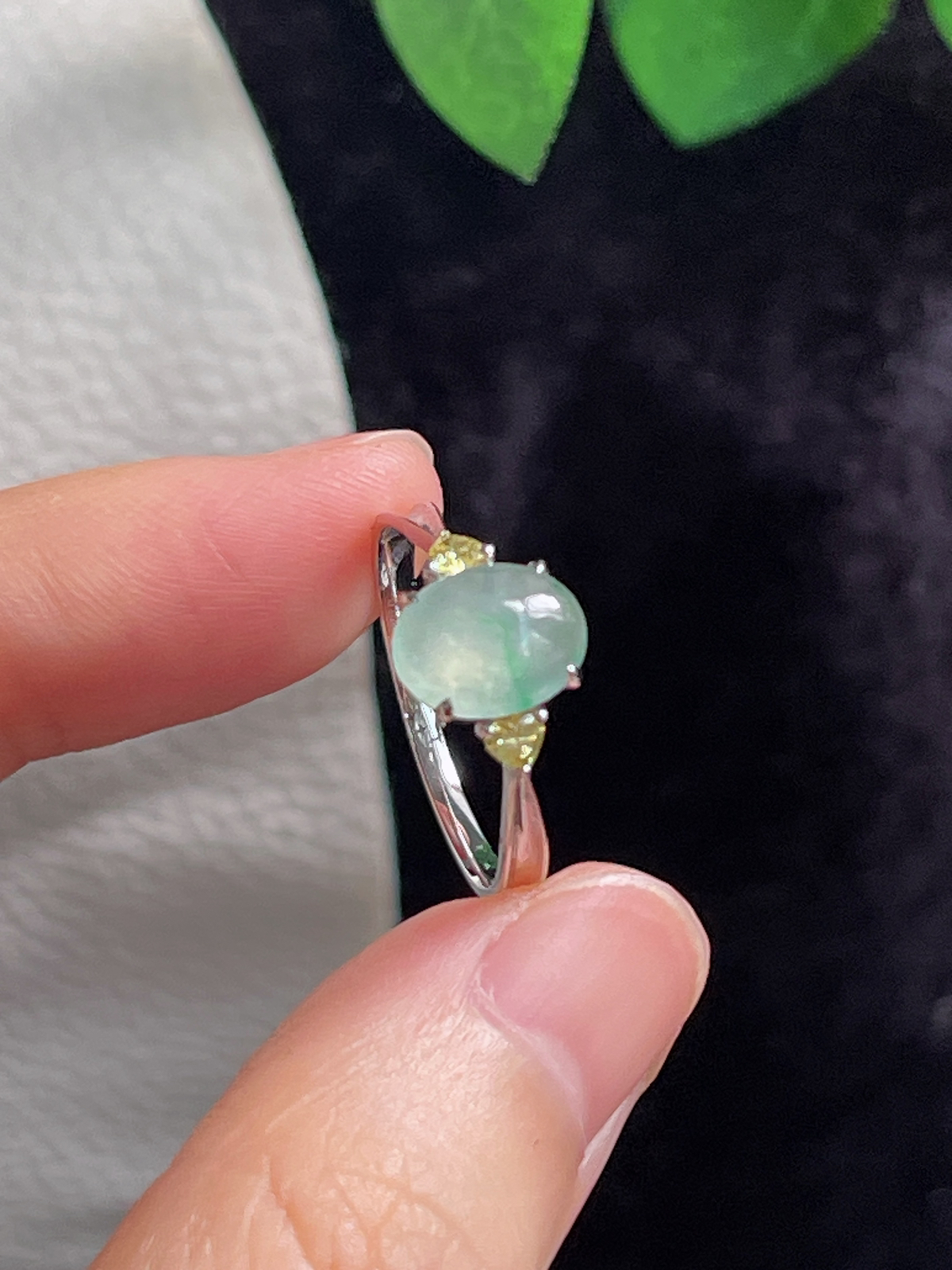 18k金翡翠冰糯飘花戒指