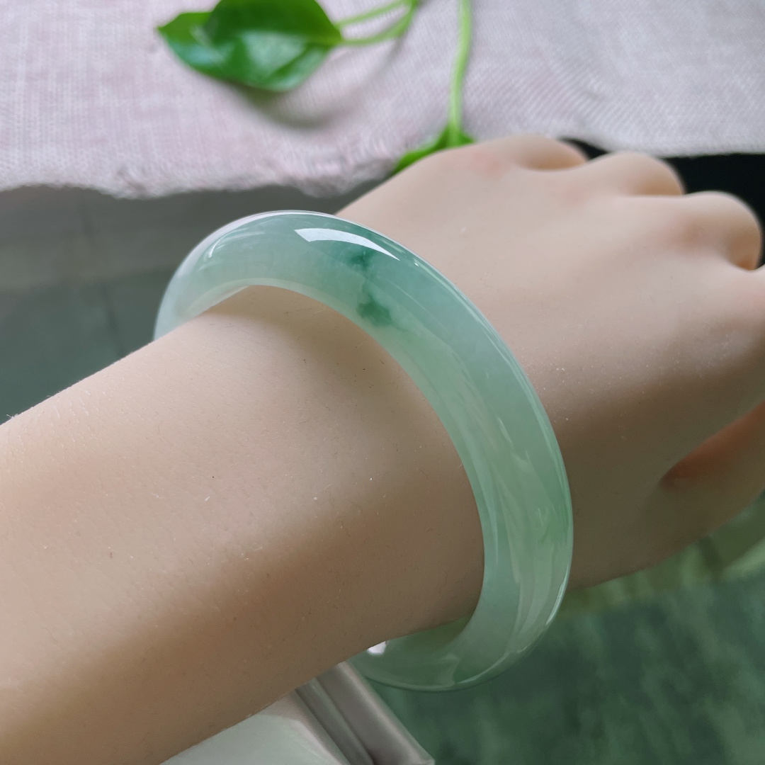 58.3/11.6/8.3飘花正圈，料子细腻，一抹飘花，飘逸灵动，ss49419a