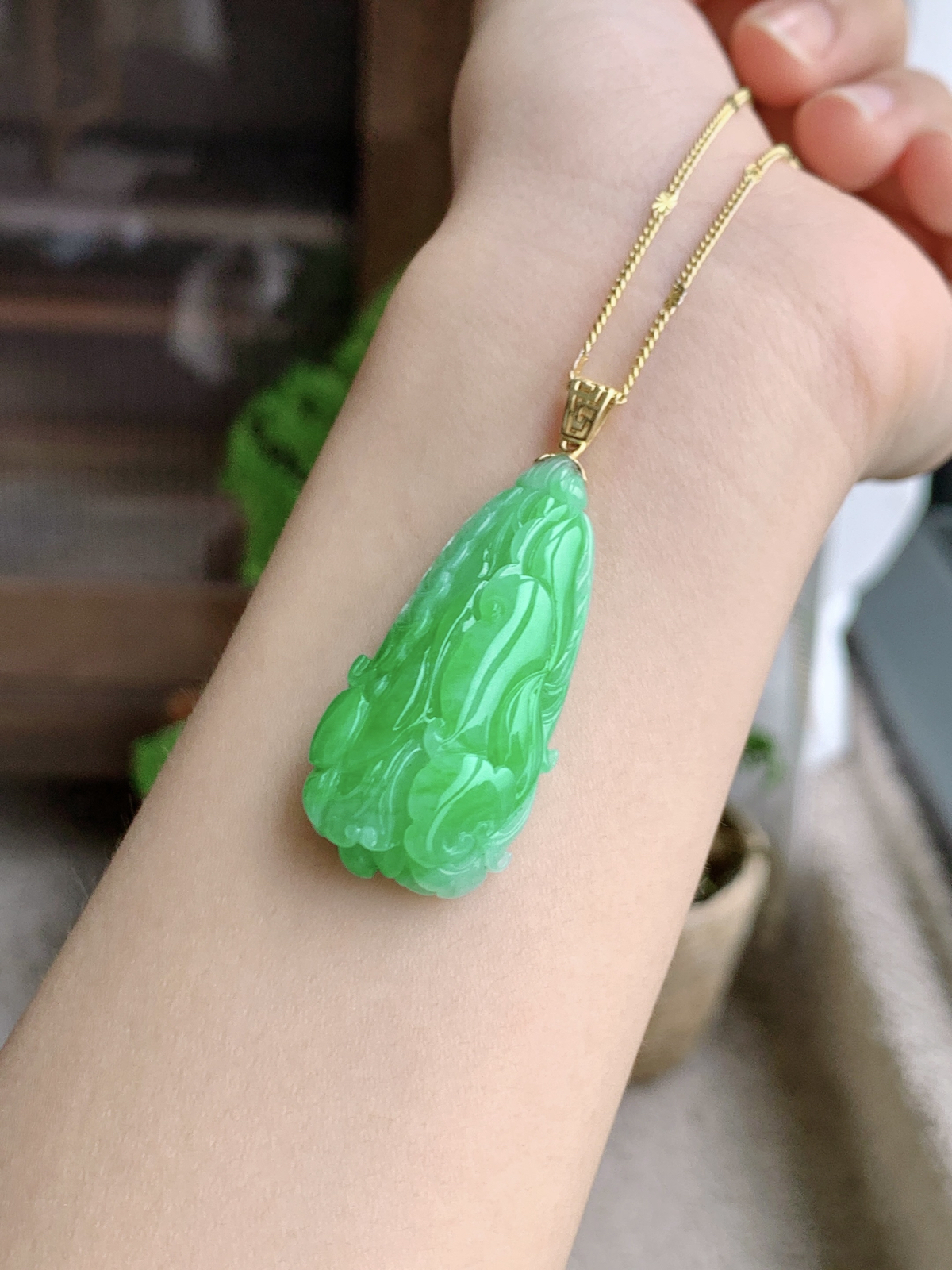 冰阳绿白菜百财吊坠  
【整体】48.4-40-18.8-10.2