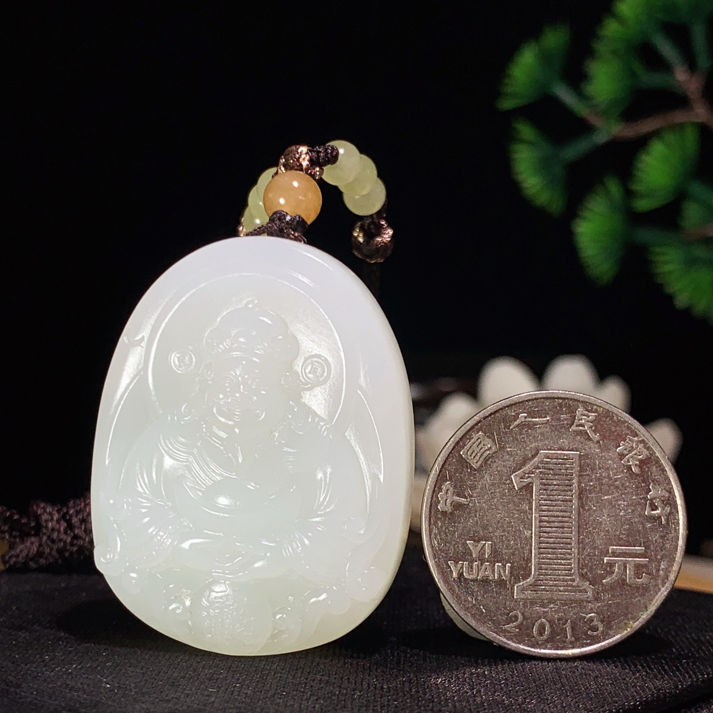 和田玉白玉财神爷牌挂件 尺寸39/30/13重31克 玉质细腻油润 底色纯净 脂粉好，品质好。lt260402