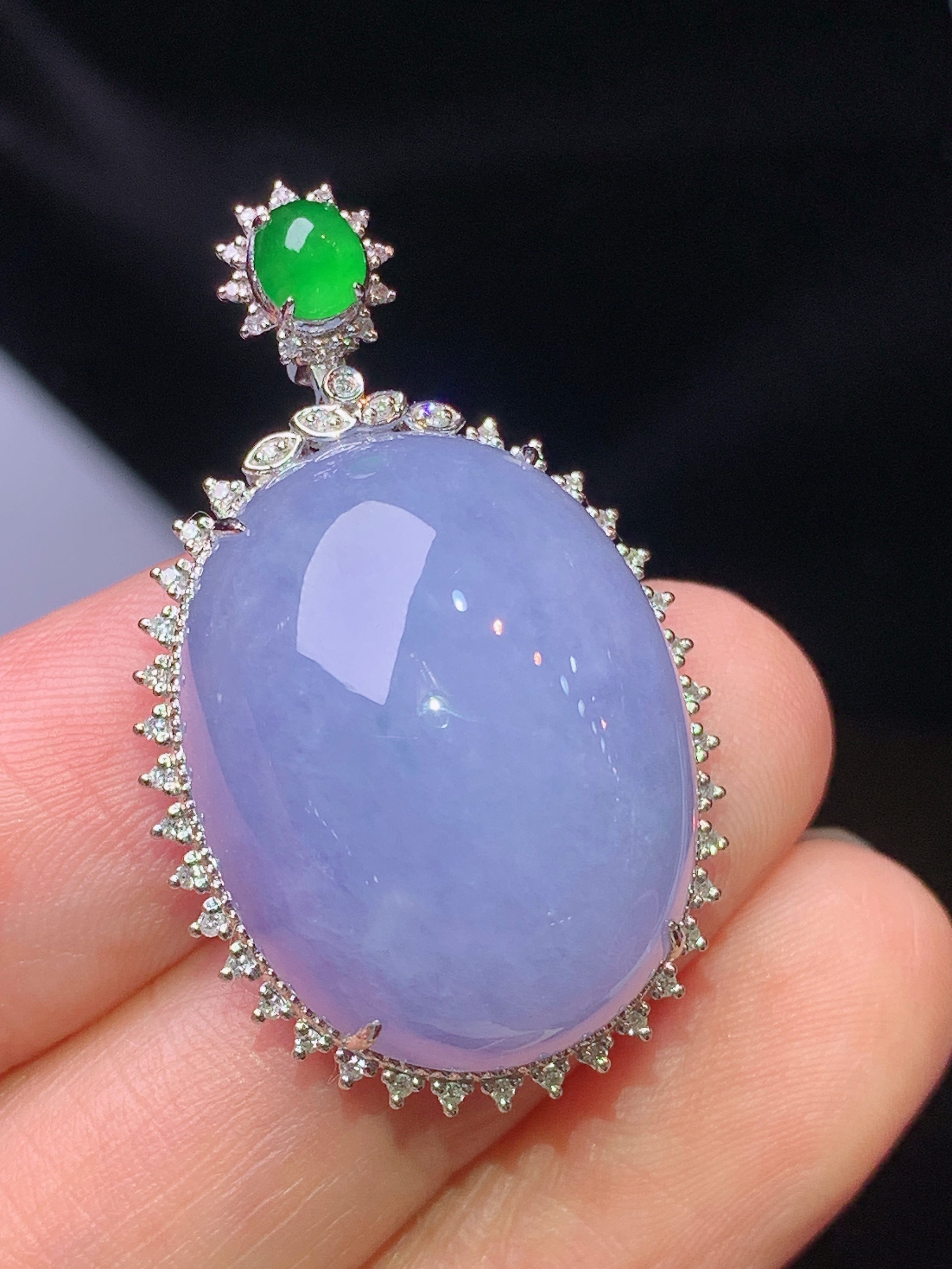 18k金钻镶嵌紫罗兰蛋面吊坠 玉质细腻 色泽艳丽清新 水润亮眼 整体尺寸34.8*21.2*11.8