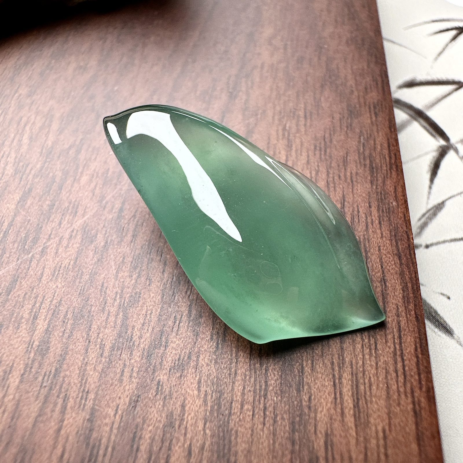 【冰种晴绿随形裸石】质地细腻，冰润十足，种老冰透，收藏品质