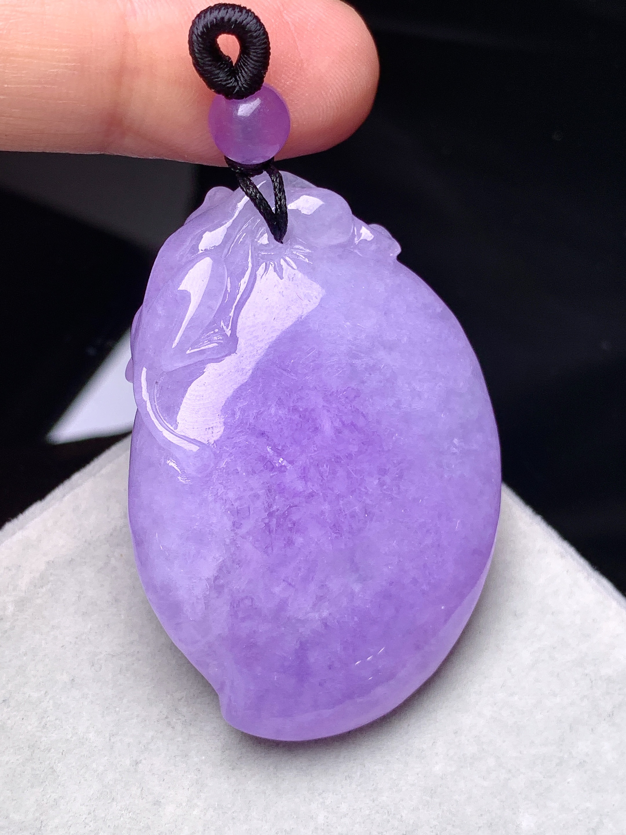 紫罗兰福瓜吊坠 玉质细腻 色泽艳丽清新 水润亮眼 整体尺寸44.8*31.5*12.2z1